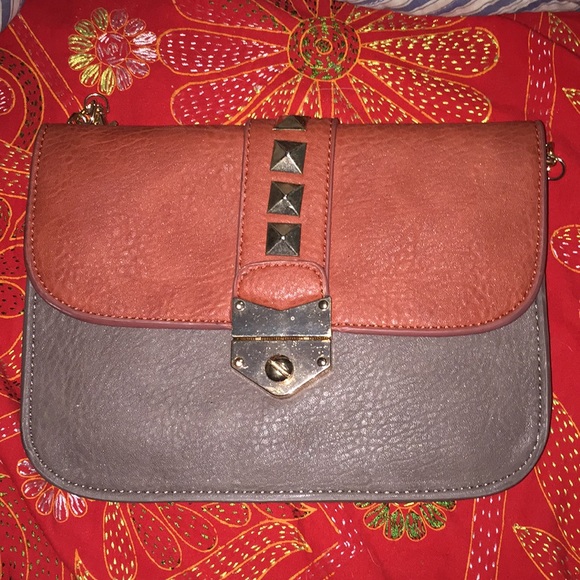 Red & Brown Clutch - Picture 1 of 3